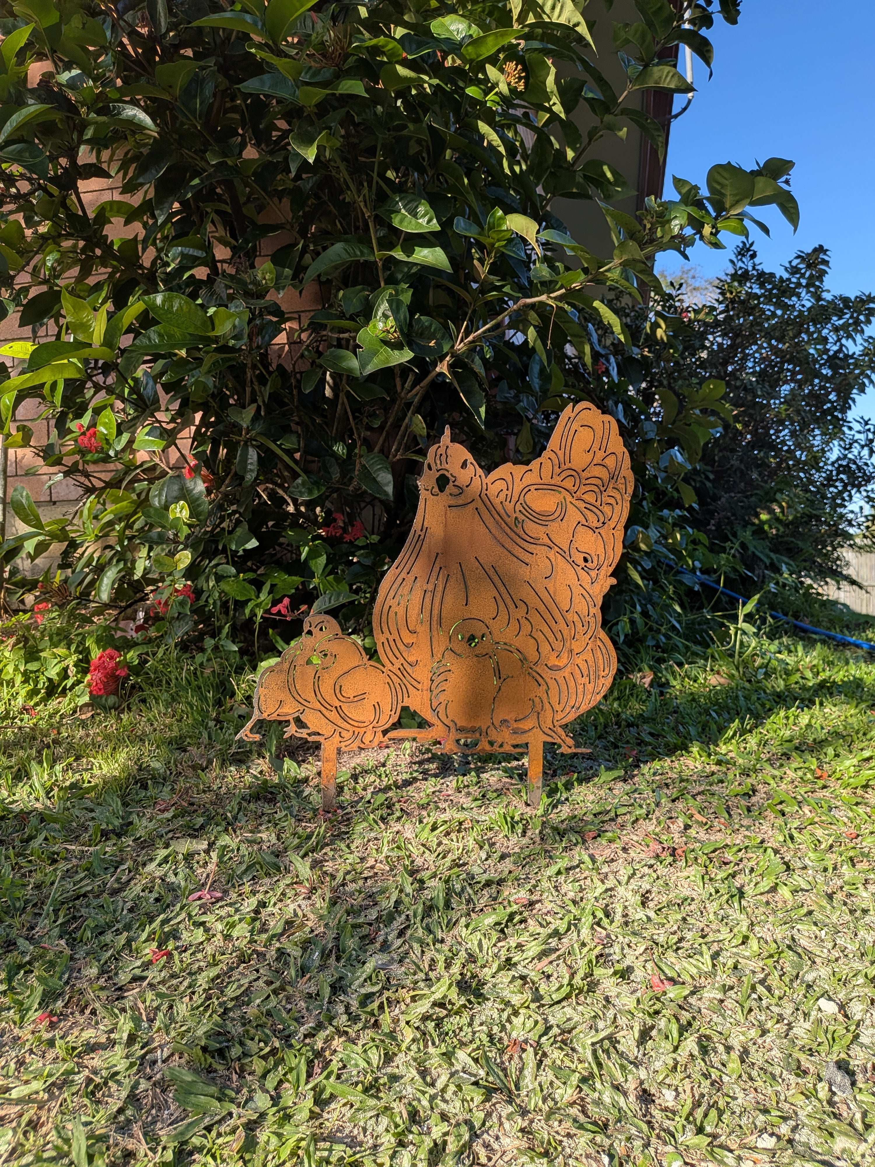 Hen & Chicks Garden Stake – Corten Steel Garden Art